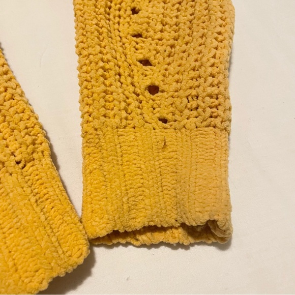 Hollister Chunky Cropped Yellow Sweater Womens Size Large - Picture 4 of 16